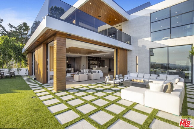 Building Photo - 1033 Somera Rd