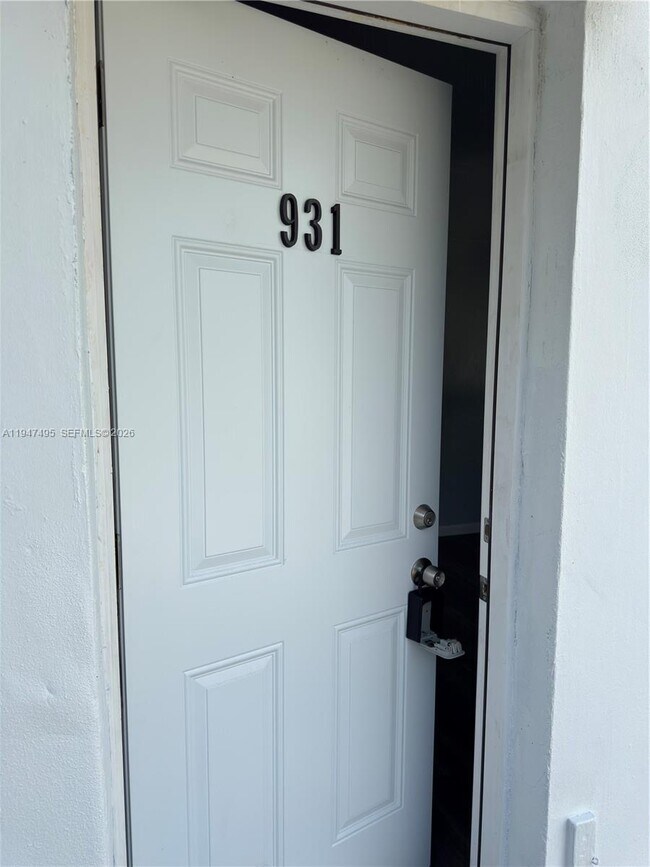 Foto del edificio - 921 N 17th Ct