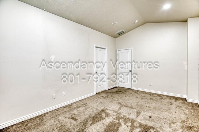 Building Photo - 3871 S 1630 W