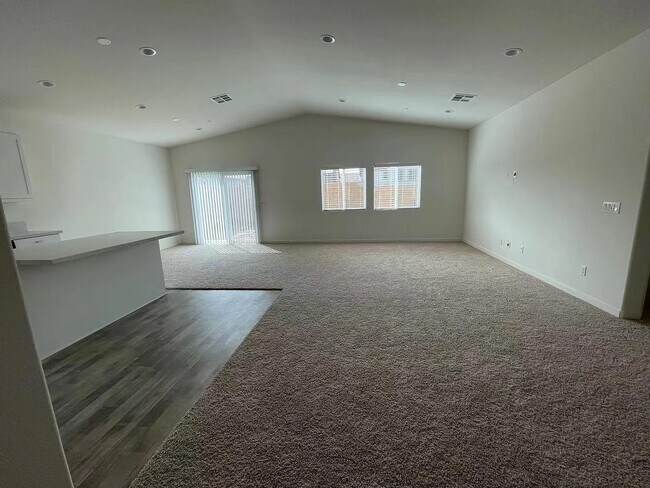 Building Photo - 15615 Kings Peak Dr