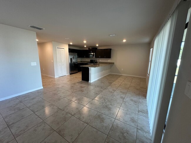 Building Photo - 3 Bedrooms 2 Bathrooms NW Cape Coral Home - AVAILABLE NOW!