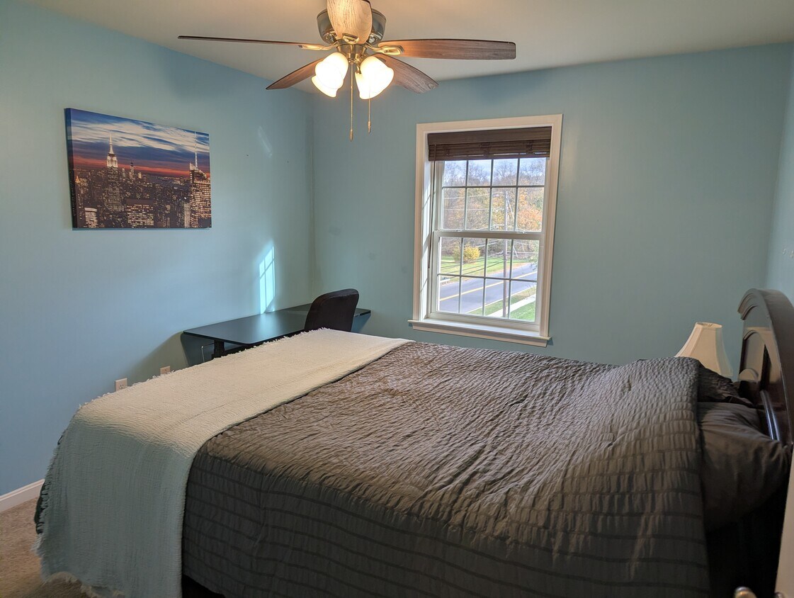 Foto principal - 327 Melbourne Ln