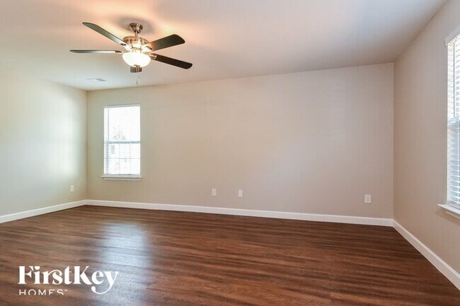 Foto del edificio - 6431 Bentbrush St