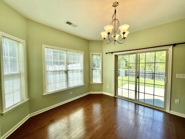 Foto del edificio - 3 bed, 2 and a half bath Nest in Lexington...