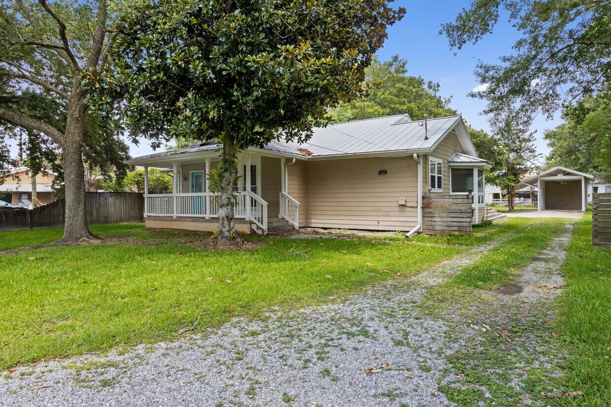 Primary Photo - Charming Coastal Living in Downtown Ocean ...
