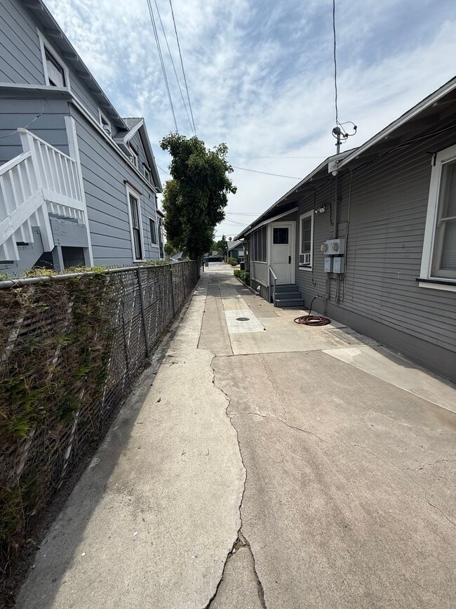 Building Photo - Charming 1 Bed, 1 Bath – Steps from the Or...