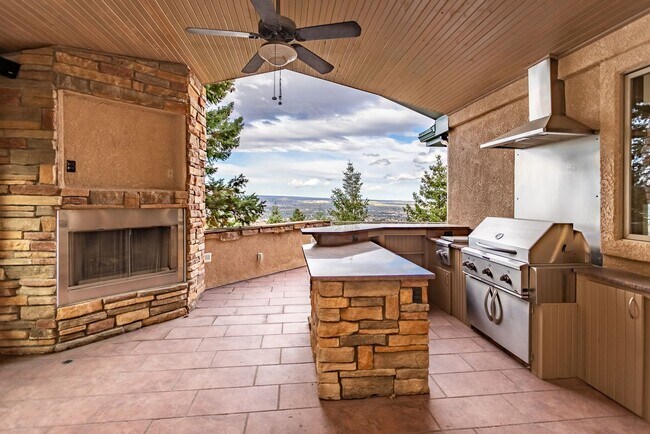 Building Photo - Your Private Retreat at the Top of Skyway!!