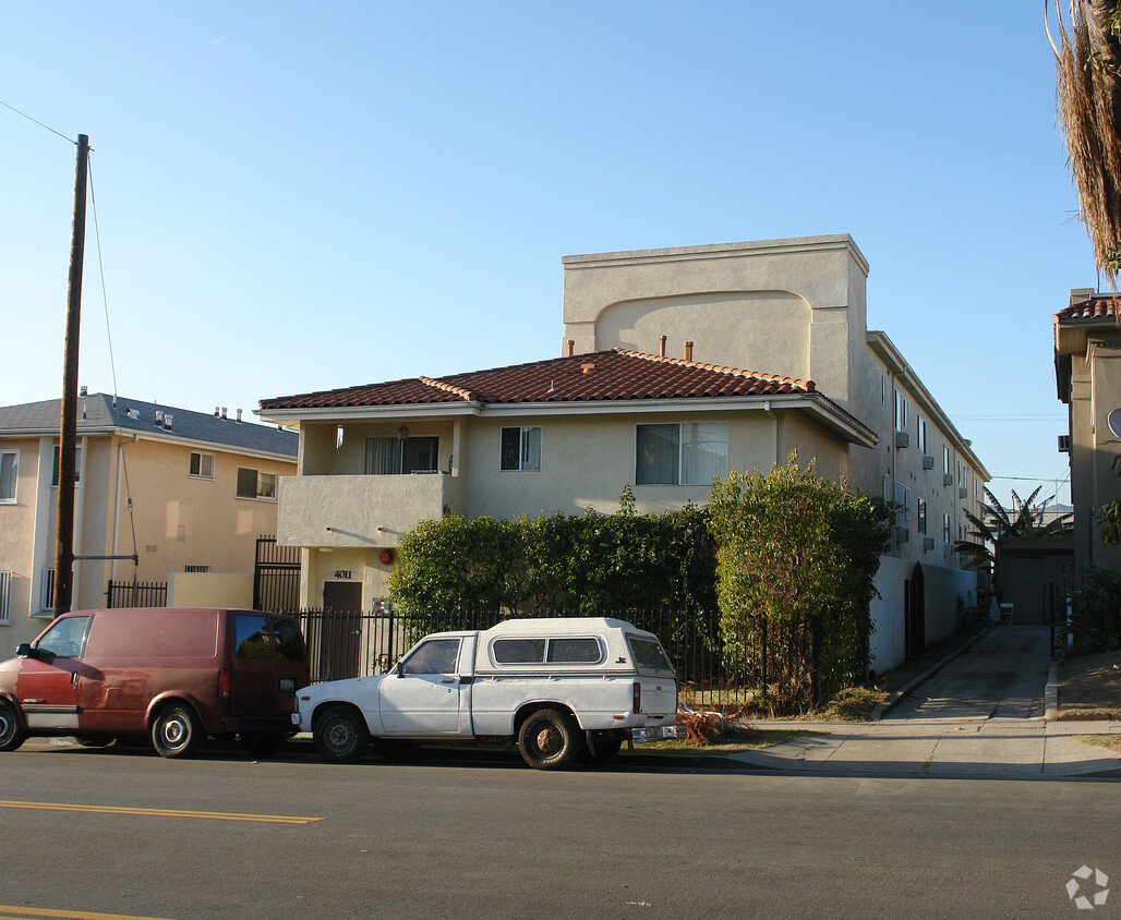 Building Photo - 4011 Oakwood Ave