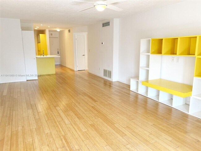 Foto del edificio - 6815 Edgewater Dr