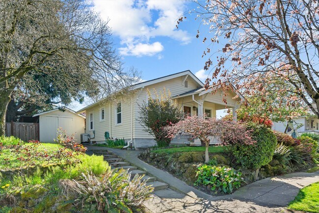 Photo - 840 N Farragut St House