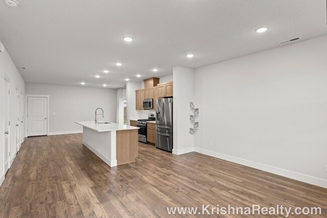 Building Photo - Exceptional 3BD* 2.5 BA* home in the North...