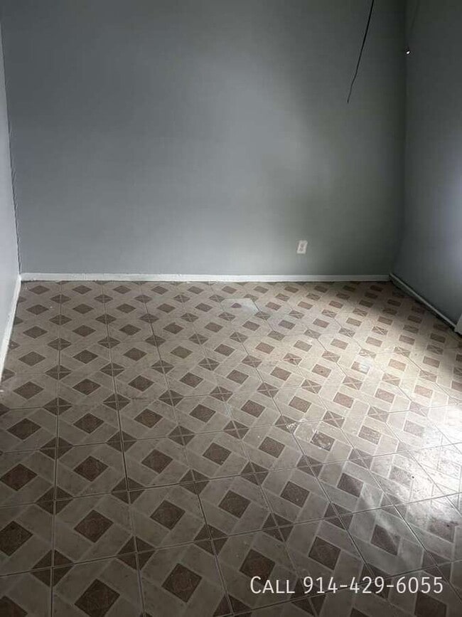 Building Photo - 44 Vineyard Ave