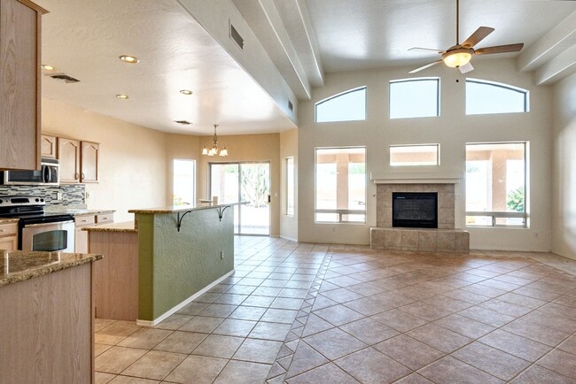Building Photo - Exquisite Desert Retreat: 3 Bedroom, 2 Bat...