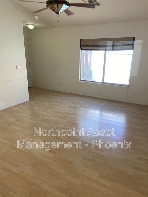 Building Photo - 12017 W Scotts Dr
