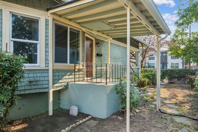 Foto del edificio - 4315-4317 N. Gantenbein Ave.