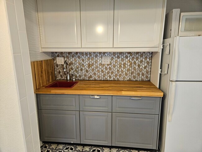 Kitchen - 448 E 12th St