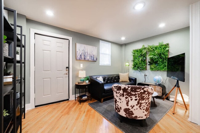 Foto del edificio - 1638 N Western Ave