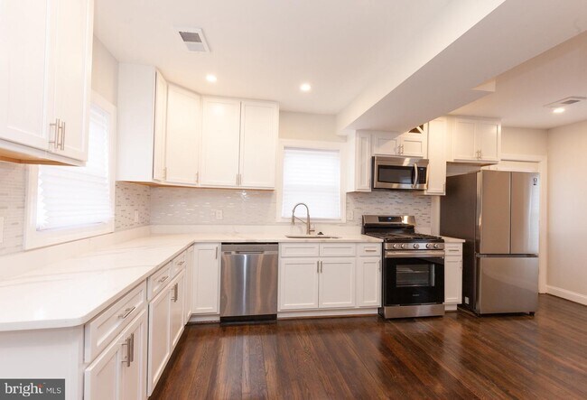 Foto del edificio - 5052 Drake Pl SE