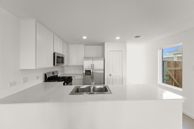Building Photo - 3061 Sunrise Dr