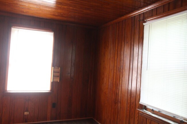 Building Photo - 801 Rosedale Ave