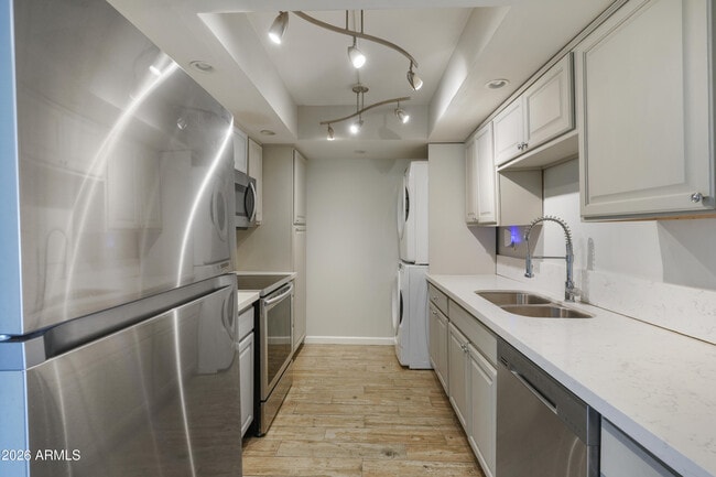 Building Photo - 10444 N 69th St