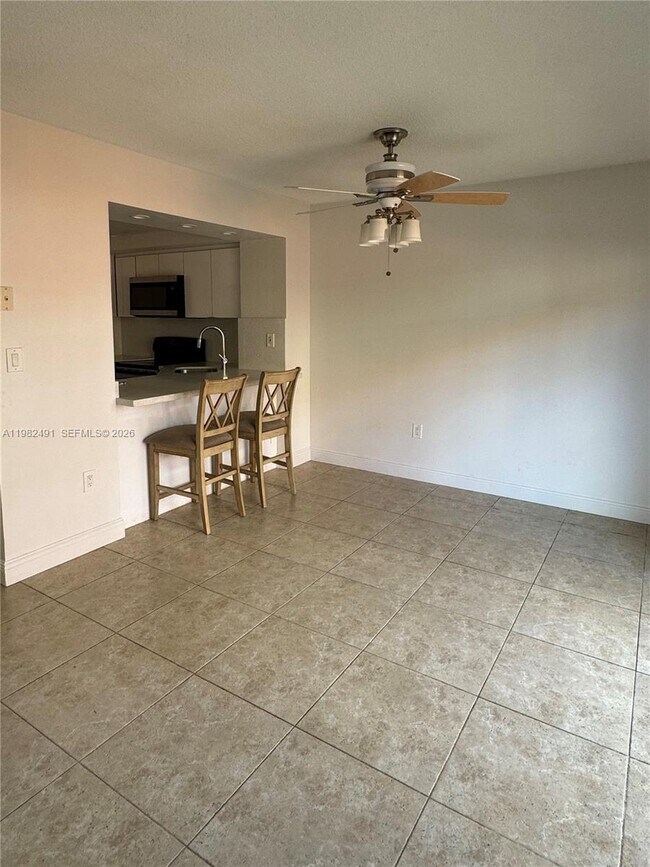 Foto del edificio - 10220 SW 77th Ct
