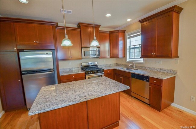 Building Photo - 112 Canter Ct