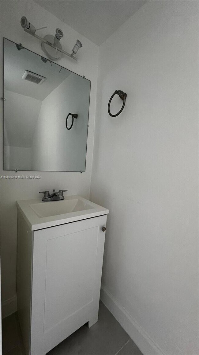 Foto del edificio - 2790 W 60th St