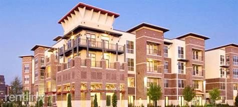Foto principal - 1000 Lake Carolyn Pky