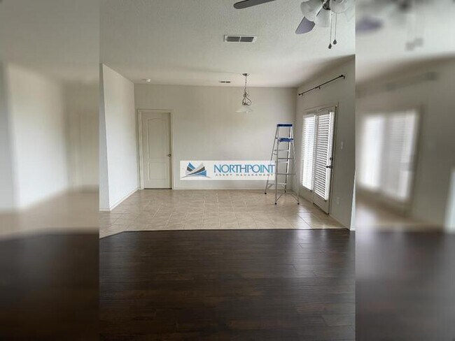 Building Photo - Charming 3 beds 3 baths in Denton!