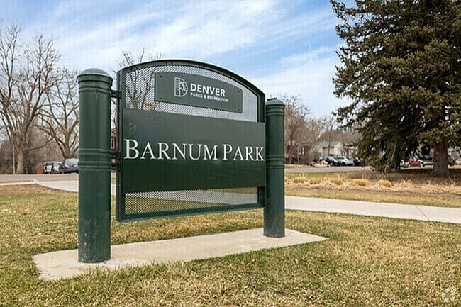 Bienvenido a Barnum Park, un paraíso verde en el corazón de Denver. - Barnum Park