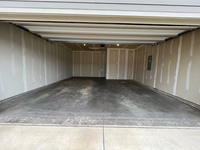 Building Photo - 3 Bed/2.5 Bath Townhome For Rent!