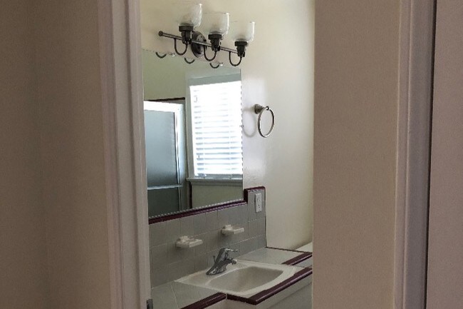 Bathroom - 5420 Vantage Ave