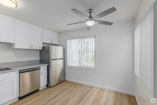 2BR, 1.5BA - 920SF - Kitchen - Gardens Apartments