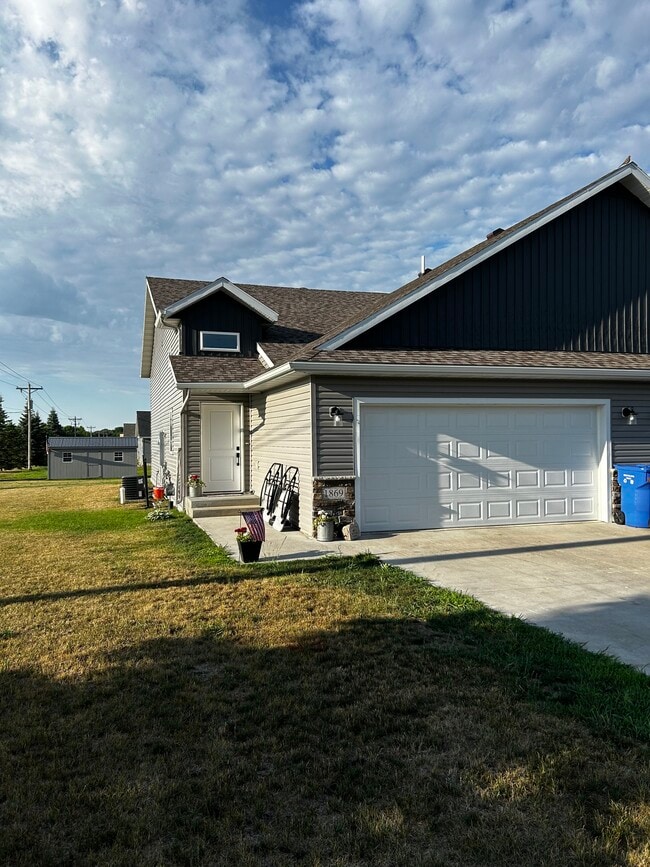 Building Photo - 1869 Longview Dr