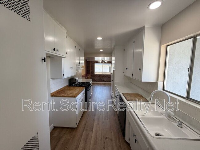 Foto del edificio - 1124 N Old Mill Rd