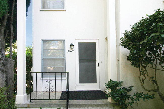 Front Door - 1607 Westholme Ave
