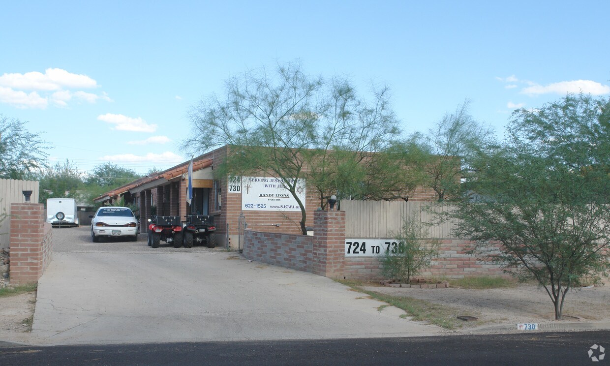 Building Photo - 724-738 N 10th Ave