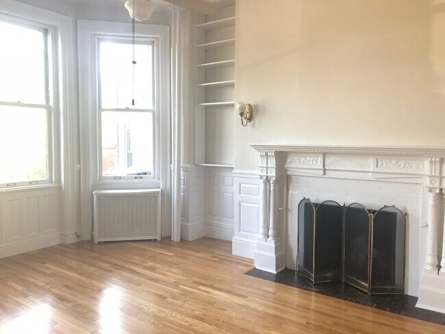 Building Photo - 458 Beacon St