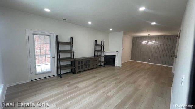 Building Photo - 28289 S Pointe Ln