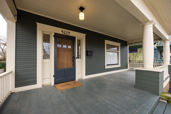 Building Photo - 4619 N Commercial Ave