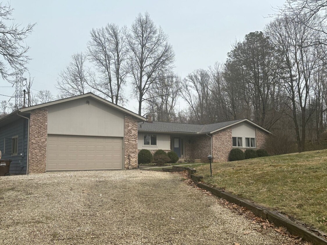 Primary Photo - Spacious 3 Bedroom