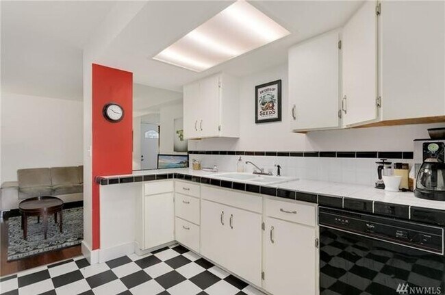 Foto del edificio - 5060 Renton Ave S