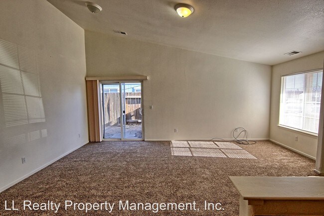 Building Photo - 320 Soaring Way