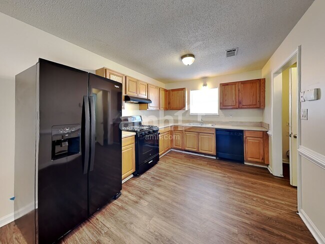 Building Photo - 271 Village Dr