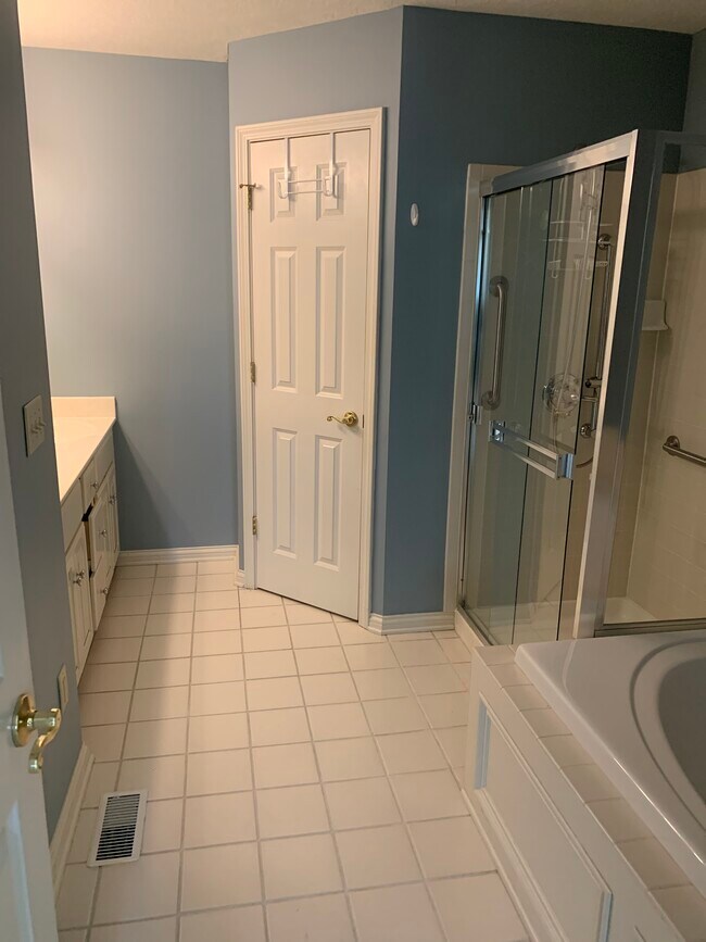 Building Photo - 5827 Dunglady Ct