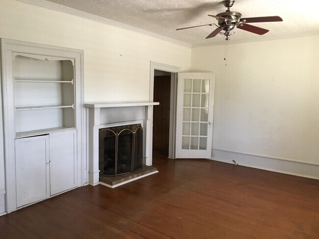 Foto del edificio - Farm House with Barn and Pastures