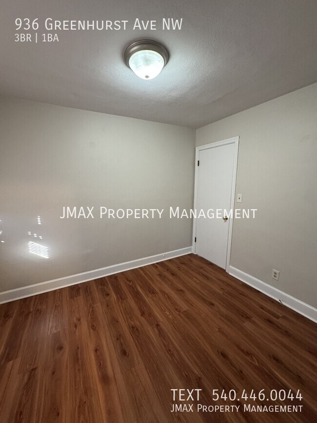 Foto del edificio - 936 Greenhurst Ave NW