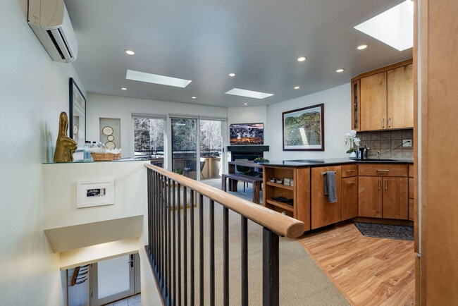 Building Photo - 835 E Durant Ave