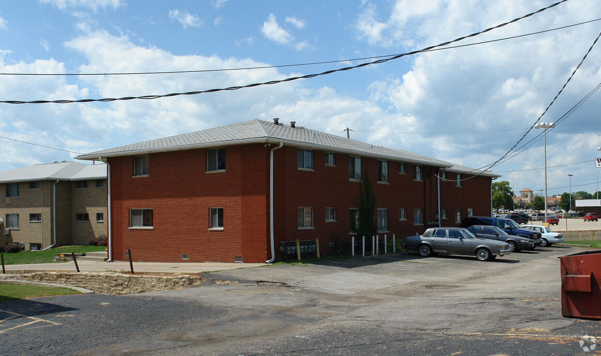 Building Photo - 2920 N Rockwood Dr